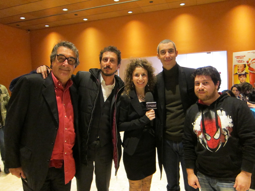 Il regista Neri Parenti e il duo Luca & Paolo posano per DarksideCinema.it con il direttore Roberto Giacomelli e la redattrice Chiara Carnà