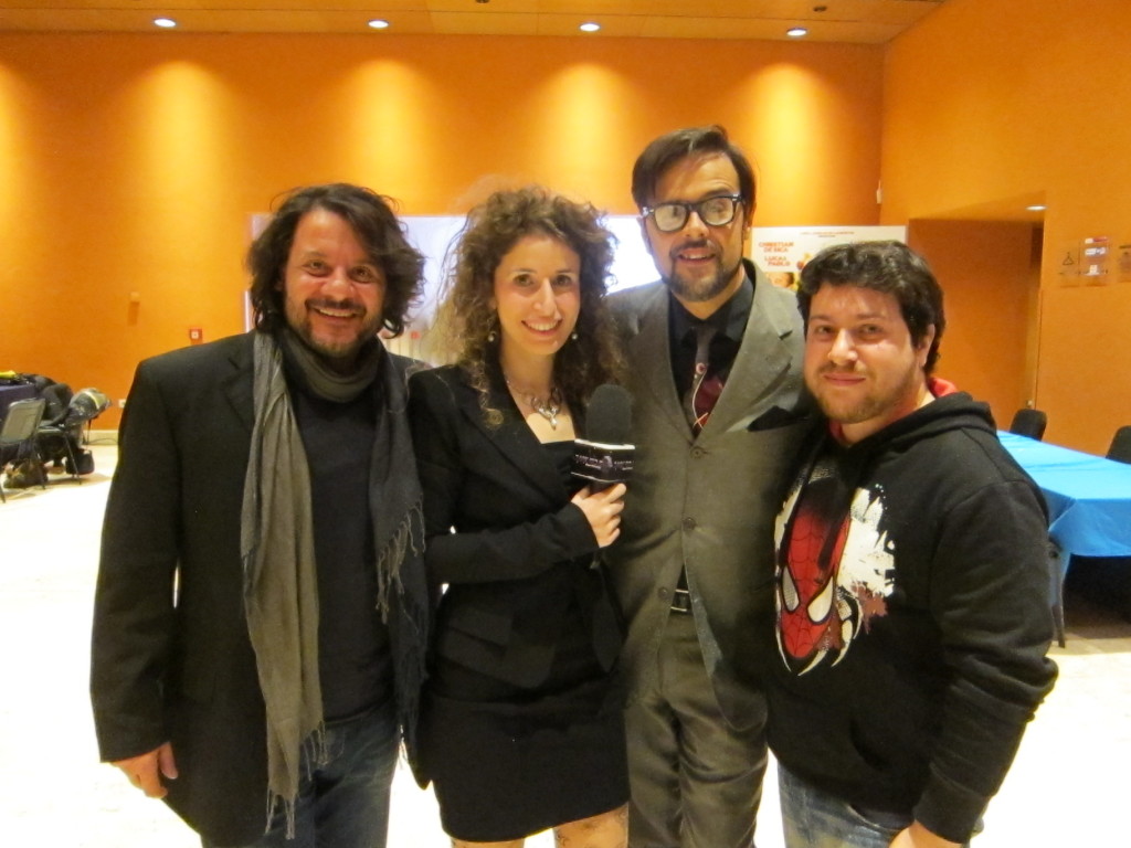 I simpaticissimi Lillo & Greg posano per DarksideCinema.it con il direttore Roberto Giacomelli e la redattrice Chiara Carnà