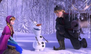 Anna, Kristoff e un incredulo Sven incontrano Olaf